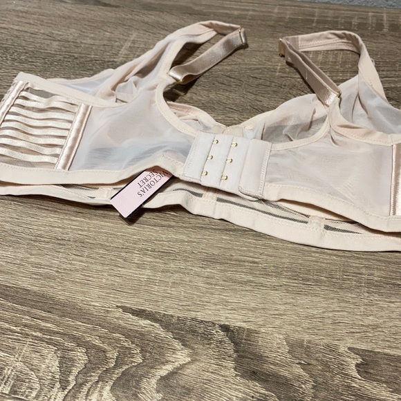 Victoria’s Secret Lace Bra 38DD New NWT sports - Picture 6 of 11